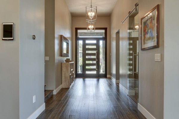 Errante new construction entry way